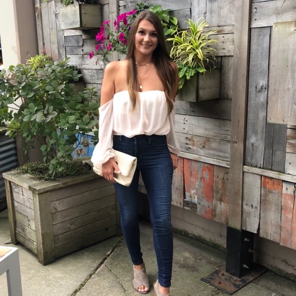 Off the shoulders sheer shirt with a built in bra - Picture 5 of 7